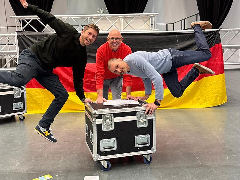 GardetanzLeipziger Allerlei by os Mit Schwung bei der Sache: Michael Prusnat, Wilfried Weibelzahl und Daniel Hofmann bilden das Orga-Team, werden selbst aber nicht auf der Bühne auftreten - obwohl man ihnen das fast zutrauen könnte...