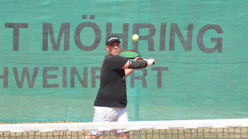 Trotz seines Sieges im Einzel verlor der Ma&szlig;bacher Manuel Bronnsack mit seinem Team, konnte aber dennoch den vorzeitigen Klassenerhalt feiern.