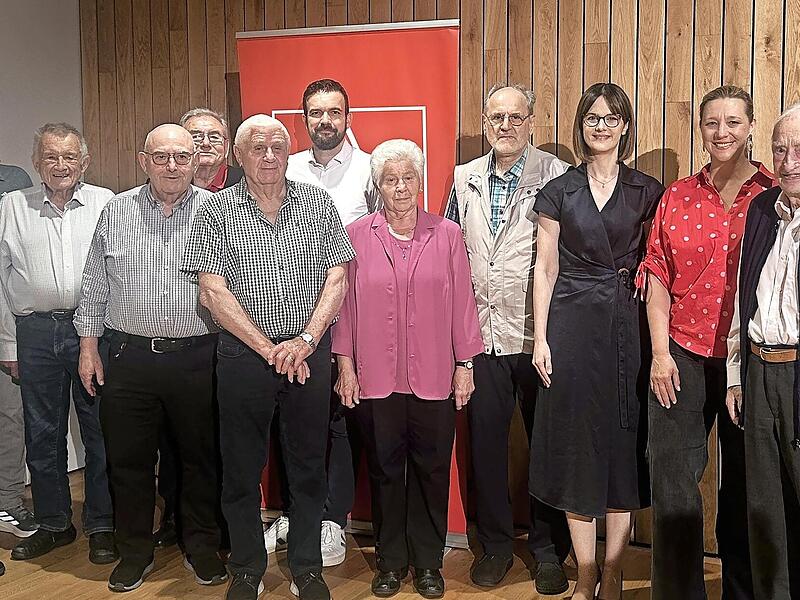 Die für 60 Jahre Mitgliedschaft Geehrten. Die für 60 Jahre Mitgliedschaft Geehrten.