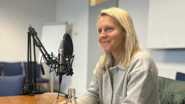 Friederike Kromp war im Januar beim Main-Post-Podcast Dauer-Derby zu Gast. Im Steilpass-Interview erz&auml;hlt sie von ihrer Arbeit als Bundestrainerin im weiblichen Nachwuchs-Bereich.