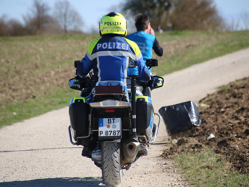 Strahlender Sonnenschein, aber nur niedrige Plusgrade erwartete die L&auml;ufer beim 19. Obermain-Marathon rund um Bad Staffelstein. Die Marathon-Strecke f&uuml;hrte wieder an den beiden Wahrzeichen der Kurstadt, dem Kloster Banz und der Basilika Vierzehnheiligen vorbei.