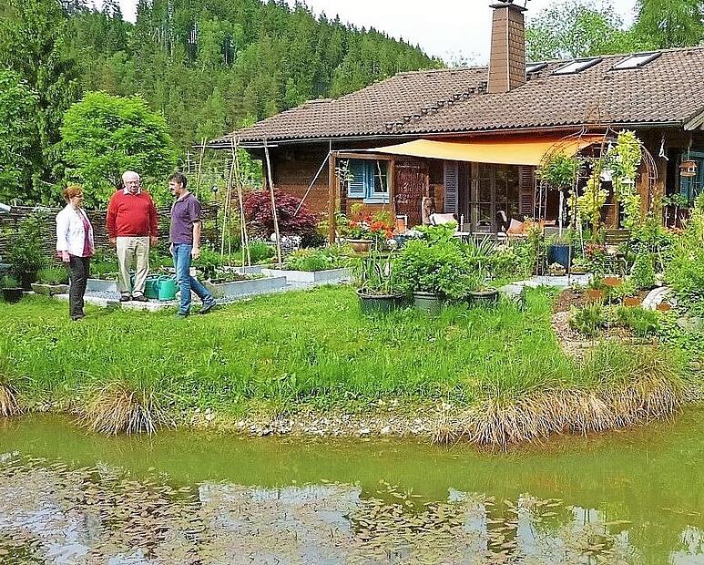 Ein Hingucker ist das gepflegte Gartenparadies mit Teichen der Familie Schmitt in Ludwisstadt. Der Besuchstermin ist am 21. Juli.