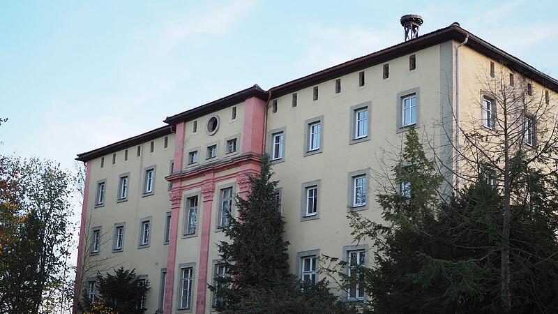 Im Zuge der Dorferneuerung soll f&uuml;r das seit leerstehende Schloss in Hassenberg eine nachhaltige L&ouml;sung gefunden werden.