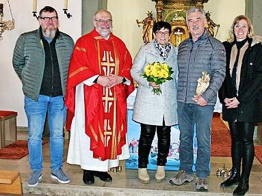 Matthias Geier, Pfarrer Peter R&uuml;b, Helene und Norbert Geier sowie Carolin Rentsch.