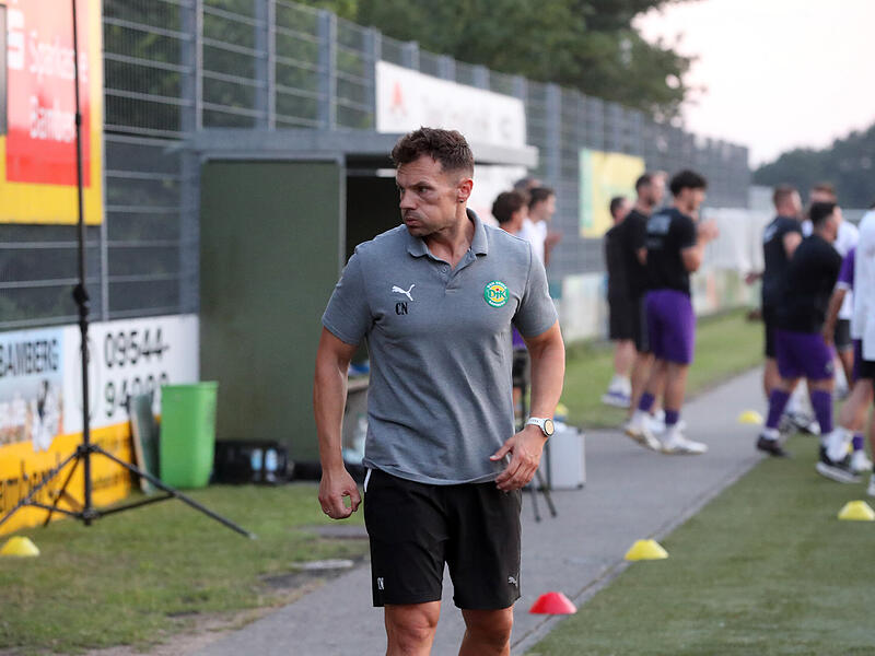 DJK-Trainer Carsten Nüßlein erlebte ein aufregendes Spiel in Regensburg - ohne Happy End für sein Team. DJK-Trainer Carsten Nüßlein erlebte ein aufregendes Spiel in Regensburg - ohne Happy End für sein Team.