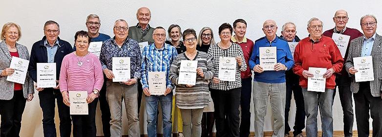 Ehrungen beim TV Bad Br&uuml;ckenau: (von links) Ingrid Heinz (60 Jahre), Ehrenmitglied Manfred Klauer, Marlene Zirkel (25), Dieter Schiffler (Verdienstnadel Gold), Reinhold Hahn (25), Rainer Betz (60), Dieter Jost (40), Charlotte Richter (15), Birgit...