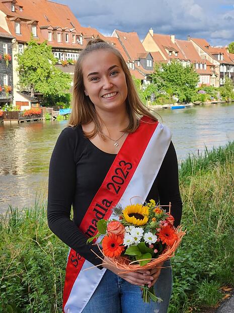 Helena H&ouml;reth ist das Bamberger Sandmadla 2023 und fiebert dem Start der Sandkerwa am 24. August entgegen.