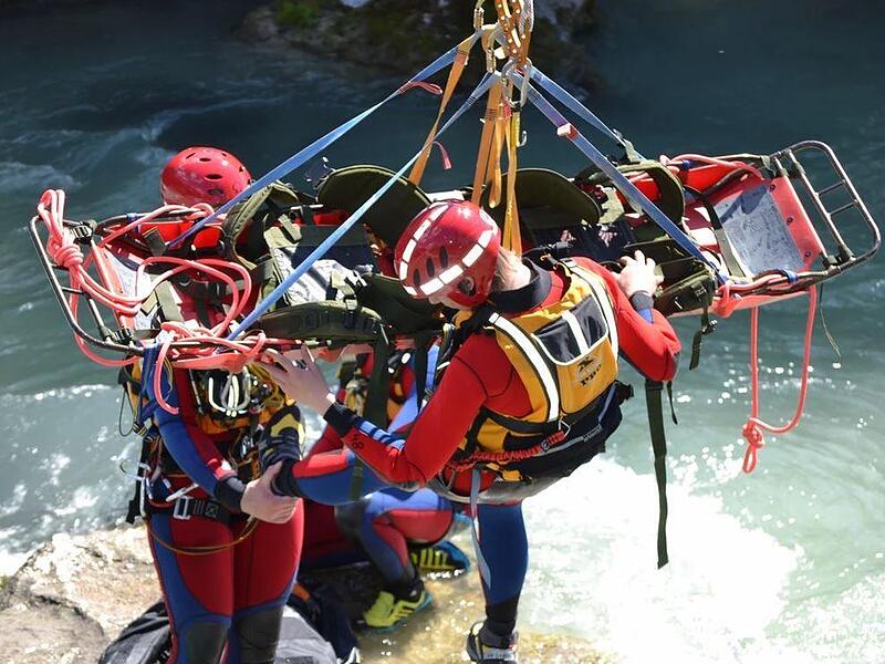 Canyoning-Teams müssen sich absichern