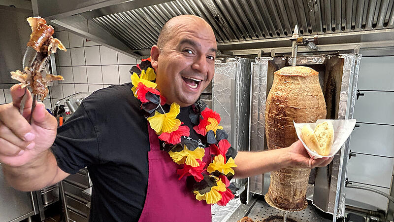 Döner macht schöner Mit Spaß bei der Arbeit und bei der WM: Erhan Kurt gewährt jeweils am Tag nach einem Sieg der deutschen Mannschaft einen Döner-Rabatt.