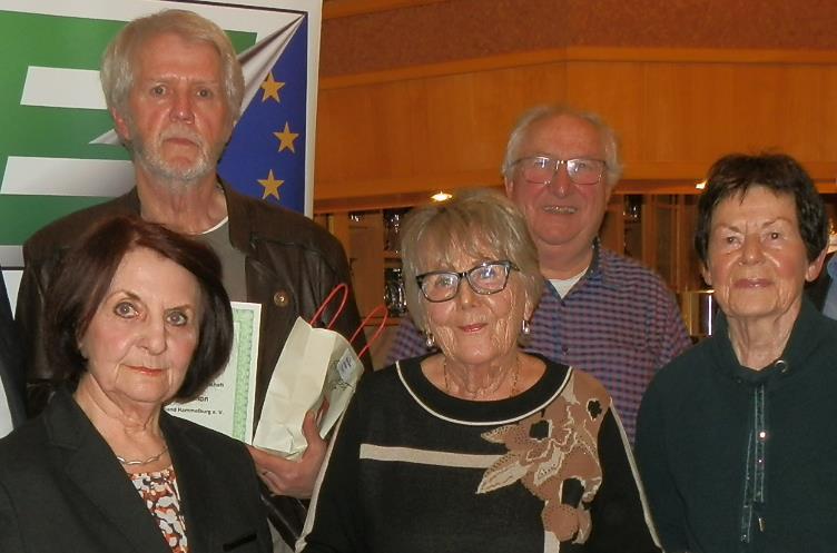 Eine Ehrenurkunde für 40-jährige Mitgliedschaft erhielten (von links) Margot Zwingmann, Reiner Reuß, Doris Tobis, Dr. Friedrich Schäfer und Hannelore Rohrsetzer.