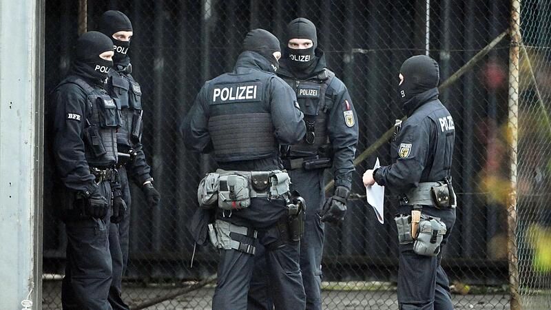 Rund 3000 Sicherheitskr&auml;fte waren am Mittwoch an der Razzia in elf Bundesl&auml;ndern beteiligt.