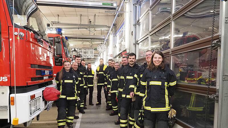 Silvester im Einsatz: 9 Feuerwehrleute passen auf uns auf