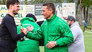Trainer Markus Schlund (rechts) und Jens Jüngling freuen sich über den Meistertitel in der Kreisliga 2 Kronach mit dem FC Stockheim. Trainer Markus Schlund (rechts) und Jens Jüngling freuen sich über den Meistertitel in der Kreisliga 2 Kronach mit dem FC Stockheim.