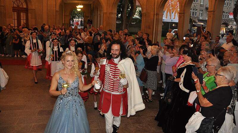 Rakoczy 2024: FestballRakoczy-Fest 2024: Samstag_2024 Rakoczy 2024: Festball Polonaise