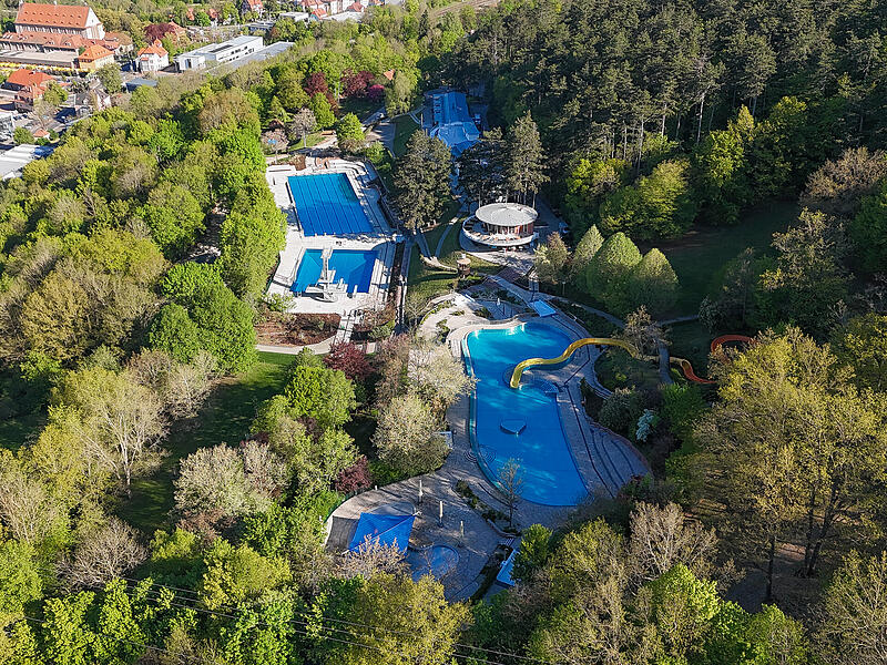 Das Terrassenschwimmbad wird am 15. Mai nach umfangreicher Sanierung wiederer&ouml;ffnet.