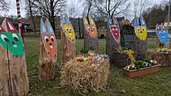 Originelle Oster-Deko: Der Kreativität sind beim traditionellen Schmücken der Osterbrunnen keine Grenzen gesetzt. Diese Hasen können in Untersteinach bewundert werden. Originelle Oster-Deko: Der Kreativität sind beim traditionellen Schmücken der Osterbrunnen keine Grenzen gesetzt. Diese Hasen können in Untersteinach bewundert werden.