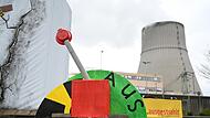 Ein symbolischer Hebel zum Abschalten des AKWs-Emsland in Lingen/Niedersachsen zeigte 2013 an, dass  die Ära der kommerziellen Stromerzeugung mit Atomkraftwerken in Deutschland zu Ende ging.