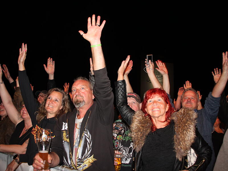 Die deutsche Hardrocklegende Bonfire begeisterte bei der Motorradsternfahrt 2023 Tausende von Fans.