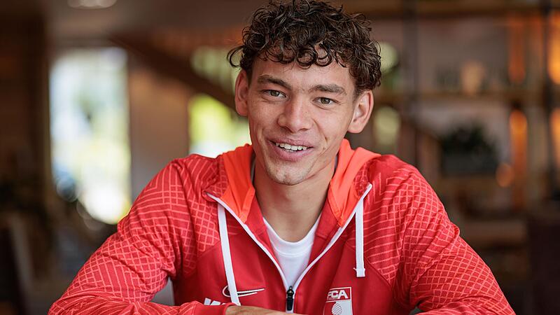 Aaron Zehnter aus Sonderhofen (Lkr. Würzburg) vom FC Augsburg hat am Freitagabend im Heimspiel gegen Bayer Leverkusen sein Bundesliga-Debüt gegeben. Aaron Zehnter aus Sonderhofen (Lkr. Würzburg) vom FC Augsburg hat am Freitagabend im Heimspiel gegen Bayer Leverkusen sein Bundesliga-Debüt gegeben.