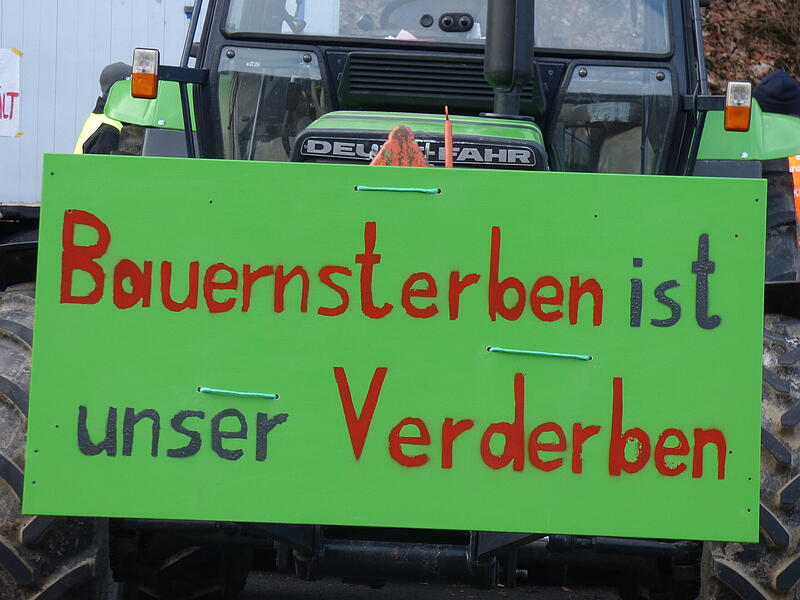 Auch bei Behringersmühle demonstrieren die LandwirteAuch bei Behringersmühle demonstrieren die Landwirte Auch bei Behringersmühle demonstrieren die LandwirteAuch bei Behringersmühle demonstrieren die Landwirte