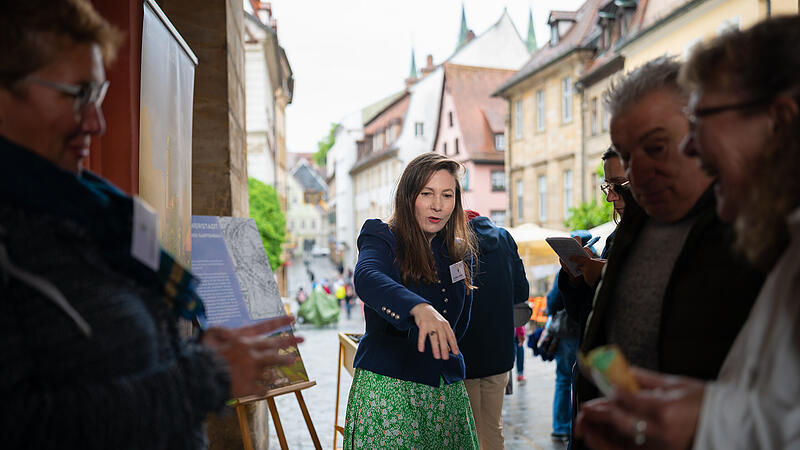 Unesco-Welterbetag in Bamberg Zum Unesco-Welterbetag hatte das Zentrum Welterbe Bamberg einige Mitmachaktionen auf der Oberen Brücke vorbereitet.