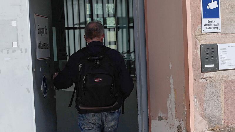 Jesuitenpater geht nach Klimaaktion ins Gefängnis Jesuitenpater geht nach Klimaaktion ins Gefängnis