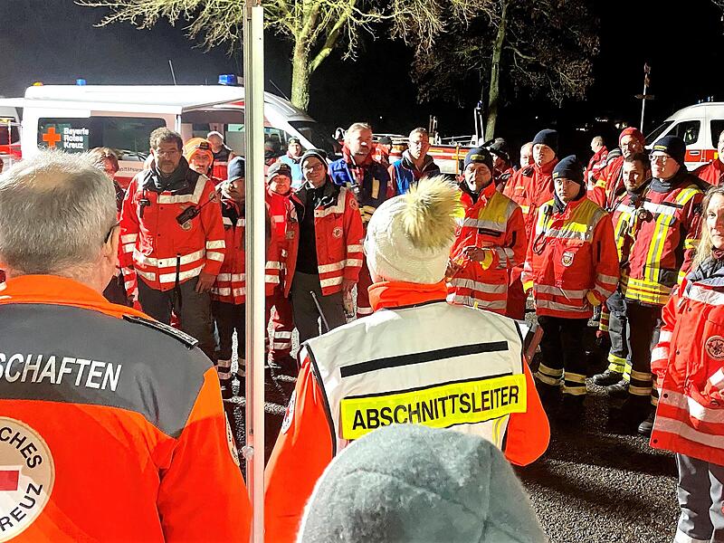 Rund 150 Helferinnen und Helfer waren bei der Vermisstensuche stundenlang im Einsatz.