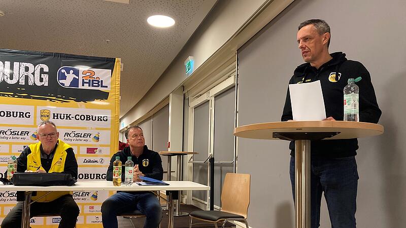 Vorstandssprecher Stefan Apfel (rechts) bei der Jahreshauptversammlung des HSC Coburg.