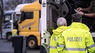 Bei einer Lkw-Kontrolle bei Himmelkron machten Polizeibeamte eine überraschende Entdeckung. Symbolfoto: Federico Gambarini/dpa Bei einer Lkw-Kontrolle bei Himmelkron machten Polizeibeamte eine überraschende Entdeckung. Symbolfoto: Federico Gambarini/dpa