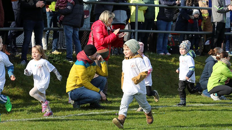 Bei der 22. Auflage des Fr&uuml;hlingslaufs des SV Merkendorf waren etwa 200 Starter dabei.