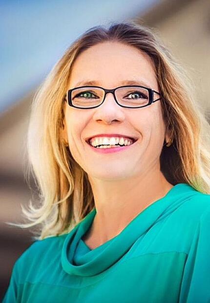 Anja Falkowski steht Frauen bei Fragen und Herausforderungen im Berufskontext mit Rat und Tat zur Seite.