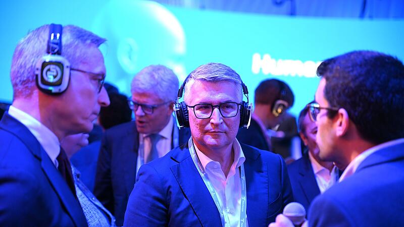 Mobile World Congress (MWC) Mobile World Congress (MWC)