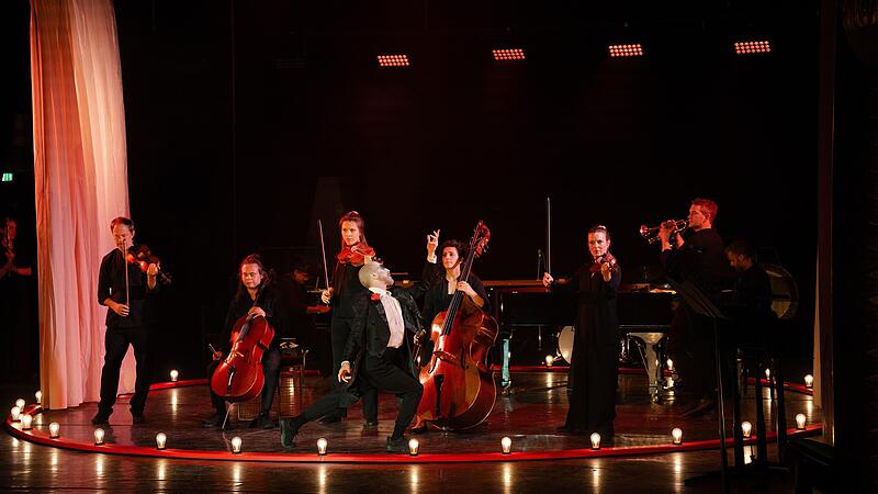 Das Aurora Orchestra, ein Londoner Kammerensemble, pr&auml;sentierte im Kurtheater den &bdquo;Karneval der Tiere&ldquo; von Camille Saint-Sa&euml;ns.