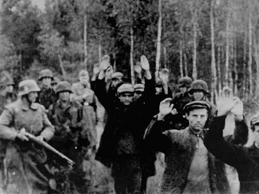 Erschie&szlig;ung einer Gruppe polnischen Juden durch SS-Verb&auml;nde 1939.