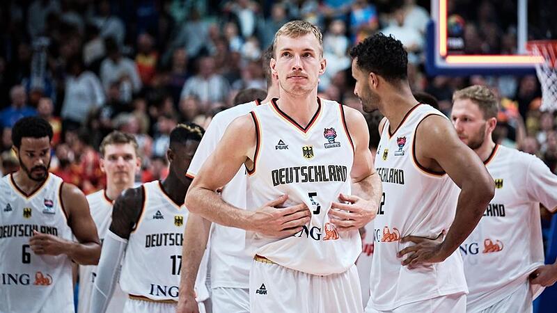 Nach der Enttäuschung im Halbfinale heißt es für das deutsche Team um NIels Giffey (vorne) nach vorne zu schauen. Der Auftrag kommt von höchster Stelle. „Geglänzt, gekämpft. Bis zur letzten Sekunde. Respekt für Eure Leistung. Jetzt holt Euch die B...