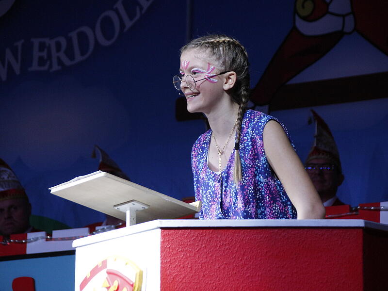 Mathilda H&uuml;ttl performte als Post-Thildi in der B&uuml;tt.