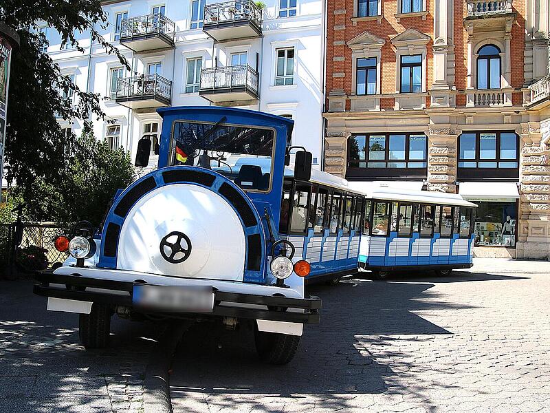 Seniorin (79) von Bimmelbahn Kurbähnle in Bad Kissingen angefahren und leicht verletzt Seniorin (79) von Bimmelbahn Kurbähnle in Bad Kissingen angefahren und leicht verletzt