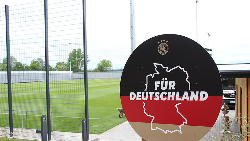 Künftig nicht mehr für Deutschland: Der Weg zum Trainingsplatz am Home Ground.Home Ground Herzogenaurach_EM 2024 Künftig nicht mehr für Deutschland: Der Weg zum Trainingsplatz am Home Ground.