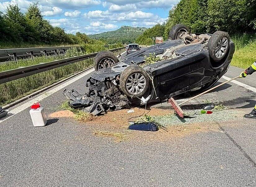 Heftiger Unfall auf der A73 bei Ebensfeld - Polizei fahndet nach Autofahrer