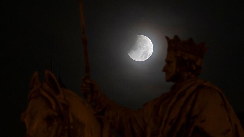 Partielle Mondfinsternis - Bayern Partielle Mondfinsternis - Bayern