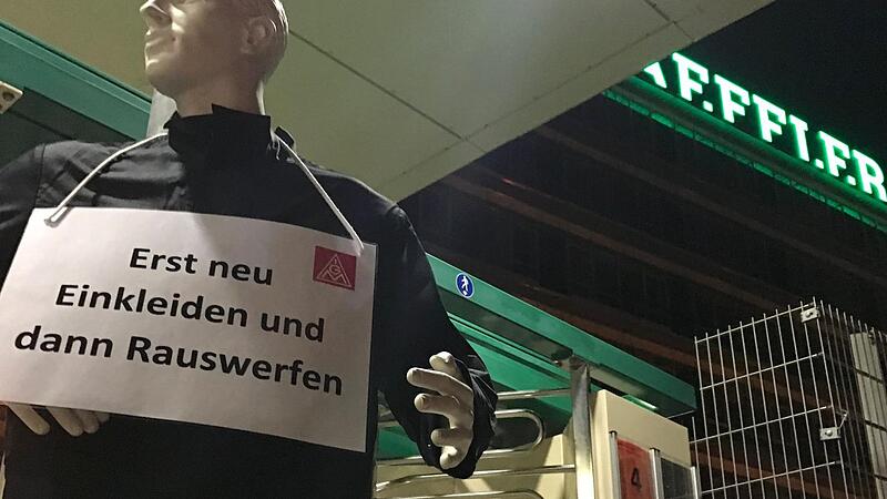 Ein Sinnbild der Auseinandersetzung: Neue Gew&auml;nder und dann das K&uuml;ndigungsschreiben - Skepsis bei den Pl&auml;nen des Arbeitgebers.