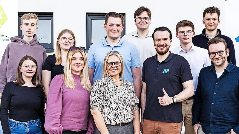 Der neu gewählte Ortsvorstand mit CSU-Oberbürgermeisterkandidatin Martina Hebendanz (Mitte), rechts daneben Ortsvorsitzender Felix Mönius sowie der JU-Bezirksvorsitzende Markus Oesterlein.