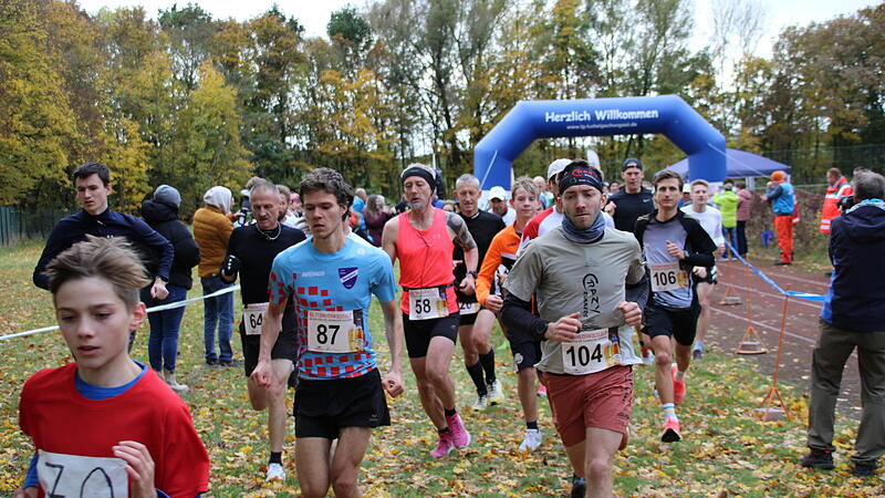 Hannes Hittinger (Nummer 87) gewann den 38. Frankenwaldlauf der LG Ludwigschorgast vor Johannes Haueis (104) aus Marktleugast.