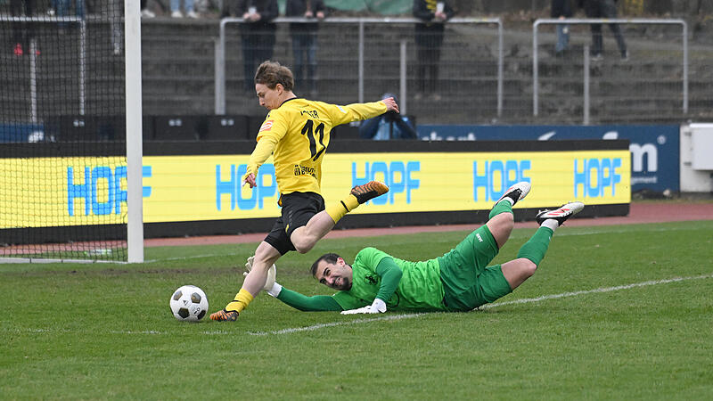 Sport Fußball Saison 2025 / 2026 Regionalliga Bayern 24. Spieltag am Samstag 21.03.2026 Spielort Bayreuth Hans-Walter-Wild-Stadion Spielbeginn 14.00 h SpVgg Bayreuth gegen TSV Schwaben Augsburg Halbzeitergebnis 1:0 Endstand 2:0 Maximilian Fesse Sport Fußball Saison 2025 / 2026 Regionalliga Bayern 24. Spieltag am Samstag 21.03.2026 Spielort Bayreuth Hans-Walter-Wild-Stadion Spielbeginn 14.00 h SpVgg Bayreuth gegen TSV Schwaben Augsburg Halbzeitergebnis 1:0 Endstand 2:0 Maximilian Fesse