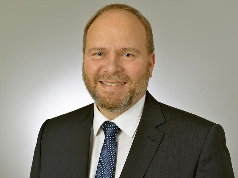Bürgermeister Bernd Reisenweber: „Wenn in diesem Jahr das Sonnwendfeuer  mal eine Nummer kleiner ausfällt, dann geht die Welt auch nicht unter.“