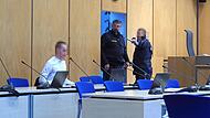 Ein junger Mann muss sich vor dem Landgericht wegen einer Reihe von versuchten und vorsätzlichen Brandstiftungen verantworten.