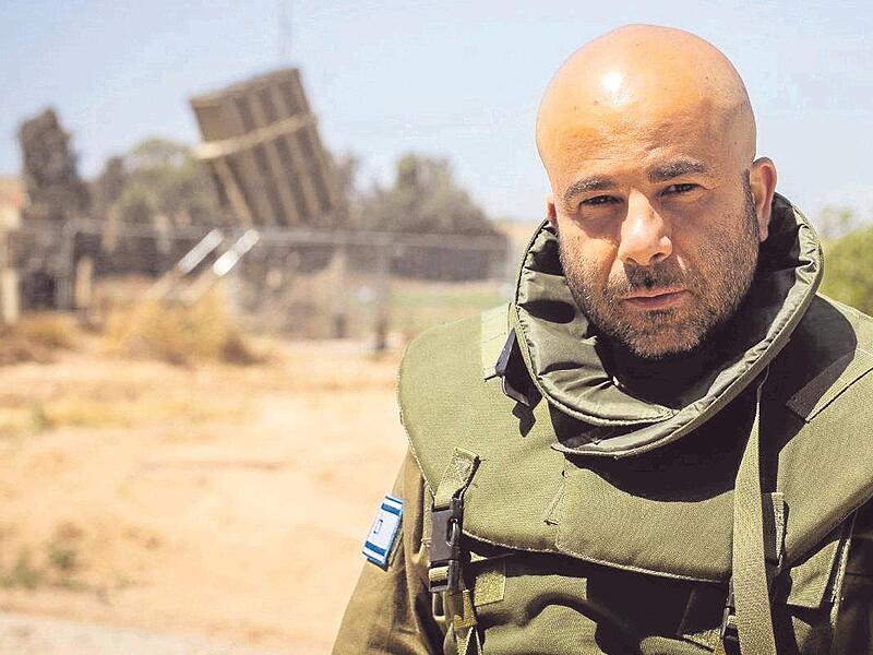 &bdquo;Ich lebe parallel in mehreren Konfliktzonen&ldquo;, sagt Arye Sharuz Shalicar. Der 48-J&auml;hrige arbeitet im Stab des Israelischen Ministerpr&auml;sidenten Benjamin Netanjahu. Geboren ist er in G&ouml;ttingen, aufgewachsen in Berlin. Seine Familie aber stammt aus d...