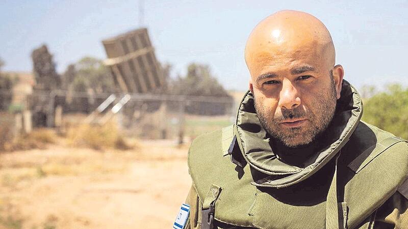 &bdquo;Ich lebe parallel in mehreren Konfliktzonen&ldquo;, sagt Arye Sharuz Shalicar. Der 48-J&auml;hrige arbeitet im Stab des Israelischen Ministerpr&auml;sidenten Benjamin Netanjahu. Geboren ist er in G&ouml;ttingen, aufgewachsen in Berlin. Seine Familie aber stammt aus d...