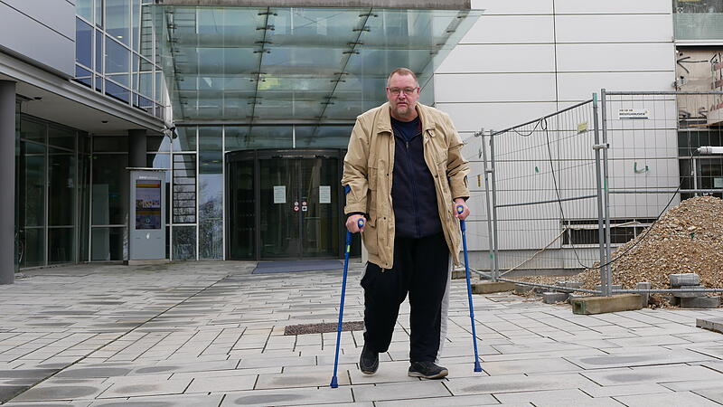 Aufgrund seiner Erkrankung ist die Strecke zum Parkdeck des Klinikums f&uuml;r Rainer Minx eine Herausforderung.