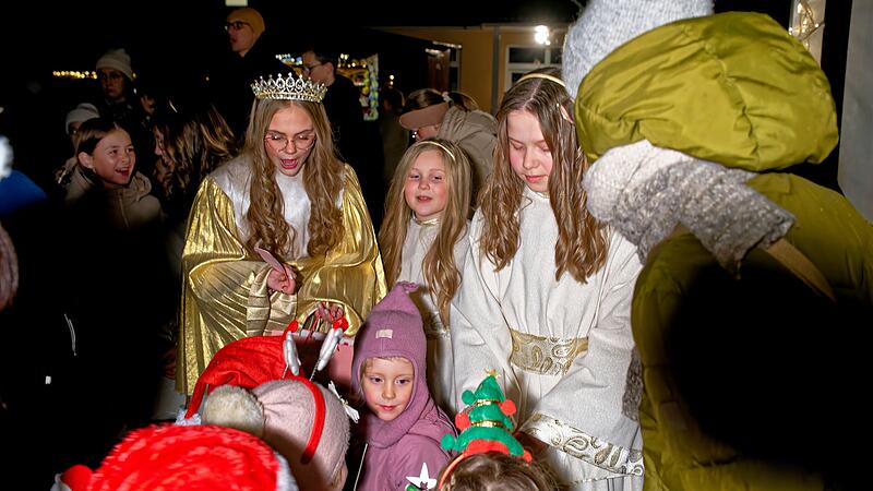 Viele Lichter, leuchtende Gesichter und jede Menge Spaß hatten die Besucher auf dem Hirschaider Adventsmarkt, inklusive der Krippenausstellung.